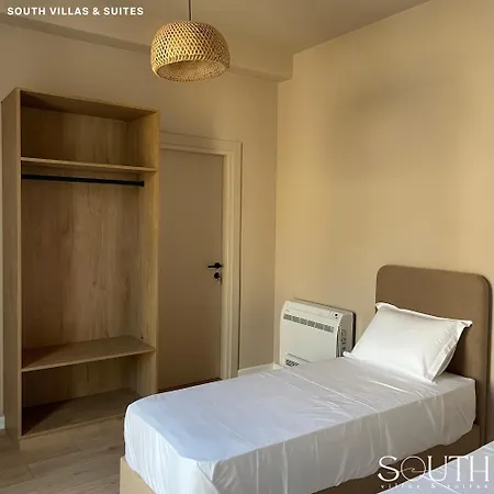 Hotel South And Dhermi