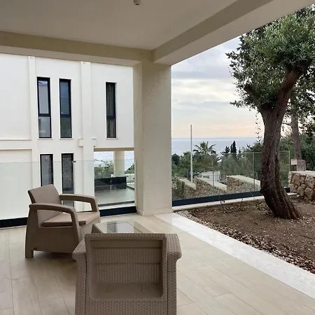 Hotel South And Dhermi