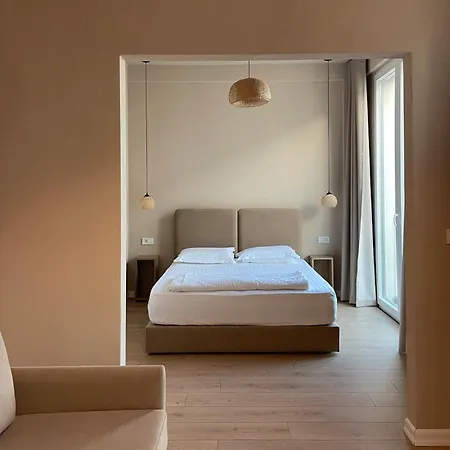 Hotel South And *