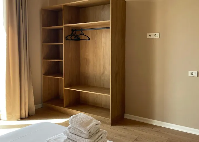 South And ديرمي