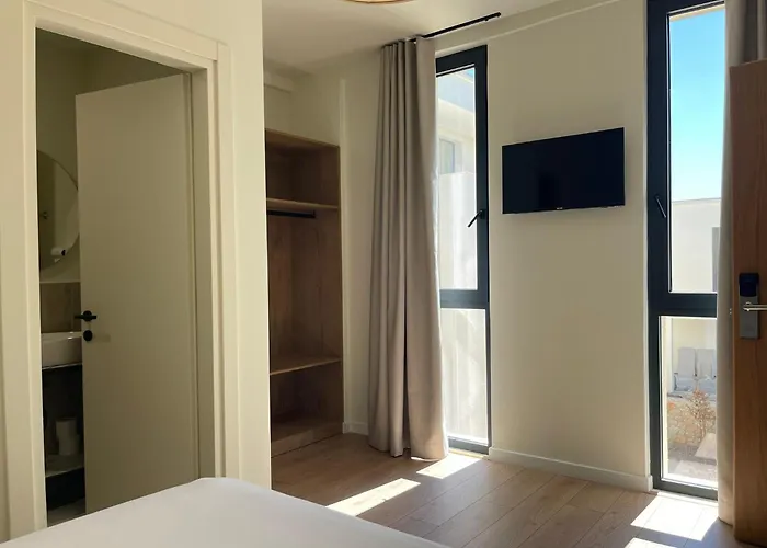 فندق South And ديرمي