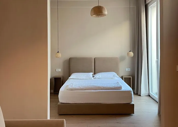 Hotel South And *